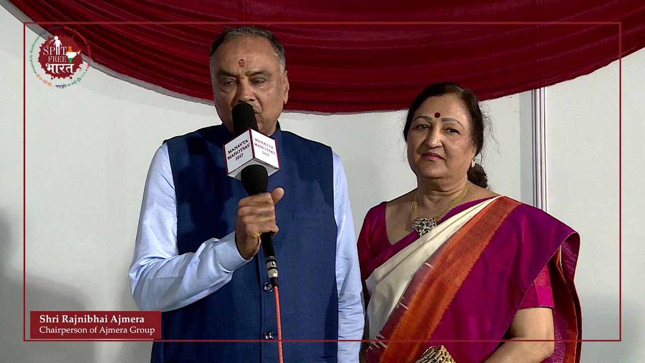 Rajnikant (Rajnibhai) Ajmera, Chairperson of the Ajmera Group, speaking into a microphone at Manavta Mahotsav 2017 in support of the Spit Free Bharat public awareness campaign